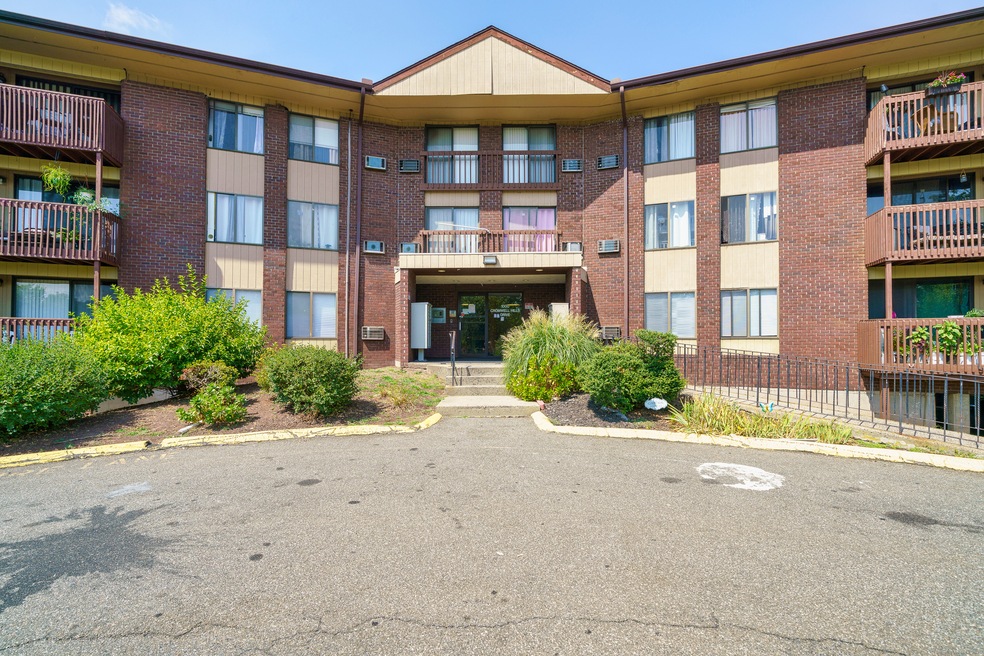 1209 Cromwell Hills Dr unit 1209, Cromwell, CT 06416 - photo 1