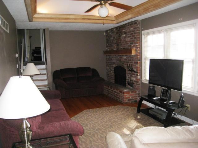 5712 Earnshaw St, Shawnee, KS 66216 - photo 1