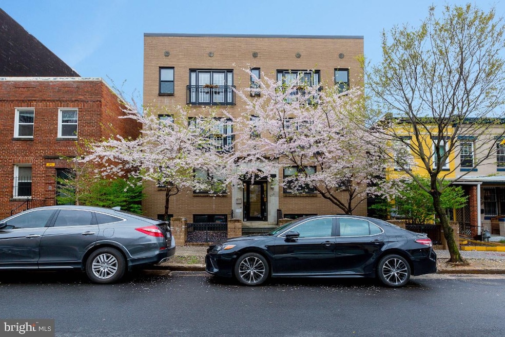 732 Lamont St NW unit 303, Washington, DC 20010 - photo 1