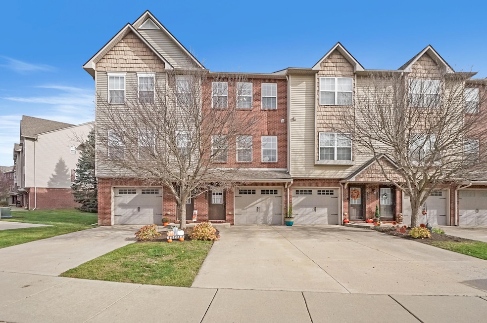 2164 Knotty Pine Trail unit 13, Howell, MI 48855 - photo 1