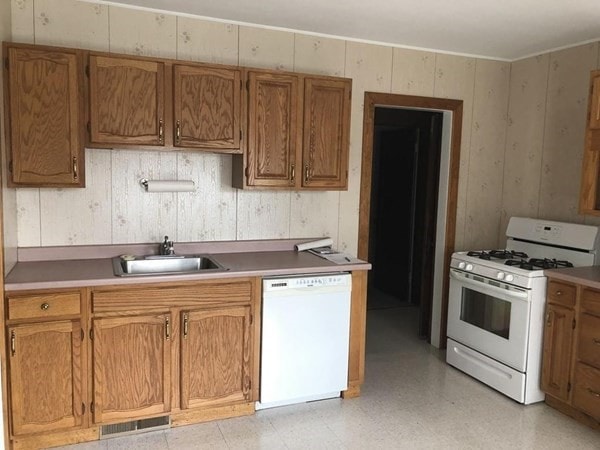 23 Pulaski St unit 2, Springfield, MA 01151 - photo 1