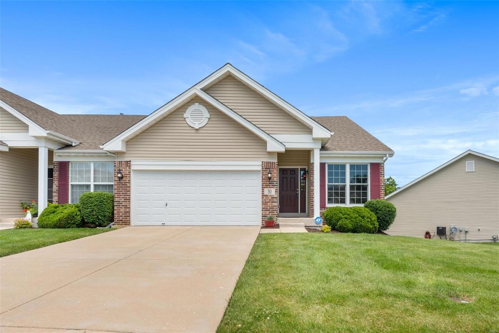 Lovely villa on a quiet cul-de-sac backing to trees!