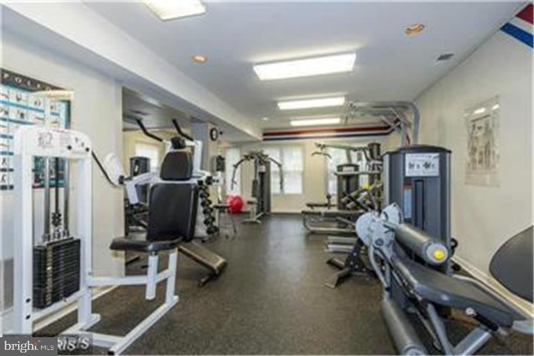 1558 Mount Eagle Place unit 961, Alexandria, VA 22302 - photo 1