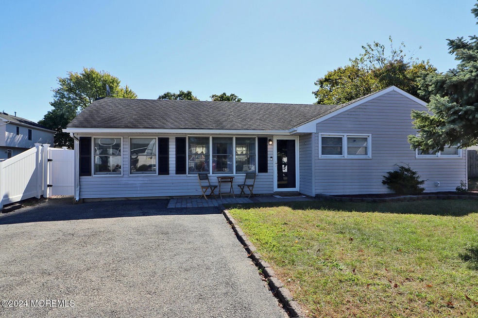 2133 Cottonwood Dr, Toms River, NJ 08753 - photo 1