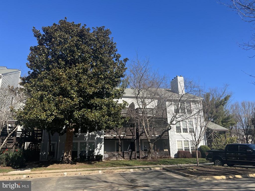 10014 Oakton Terrace Rd, Oakton, VA 22124 - photo 1