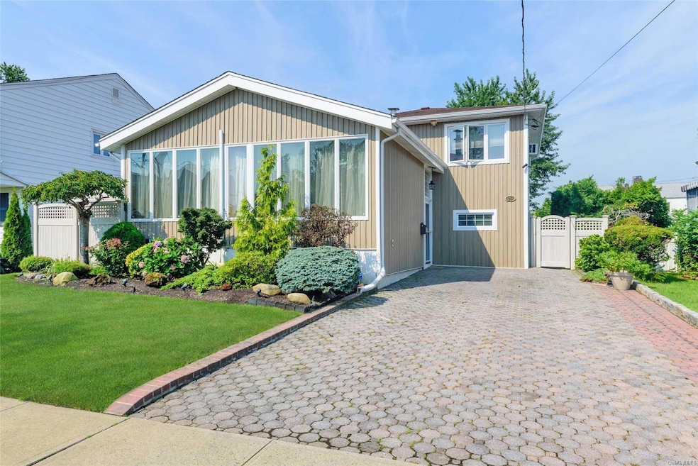 36 Prospect St, Freeport, NY 11520 - photo 1