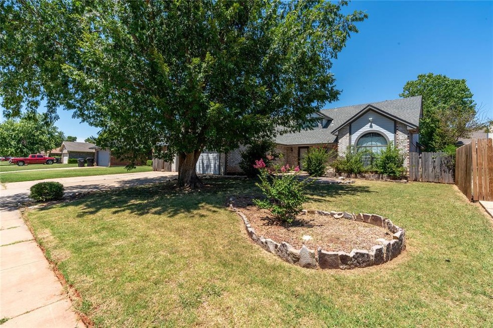 1217 NE 23rd St, Moore, OK 73160 - photo 1