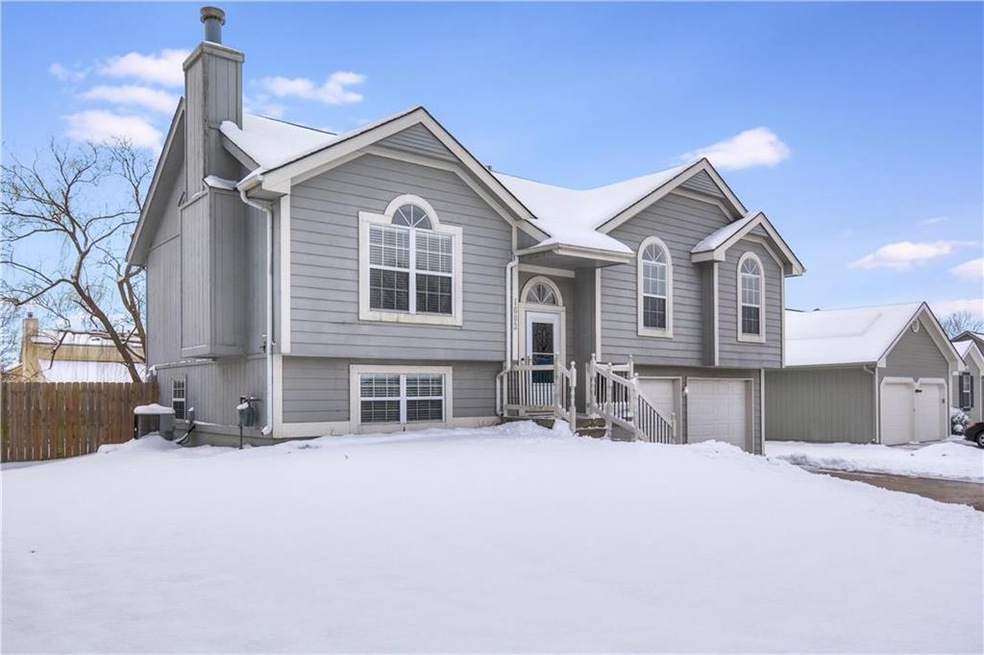 1603 Roberta Dr, Raymore, MO 64083 - photo 1