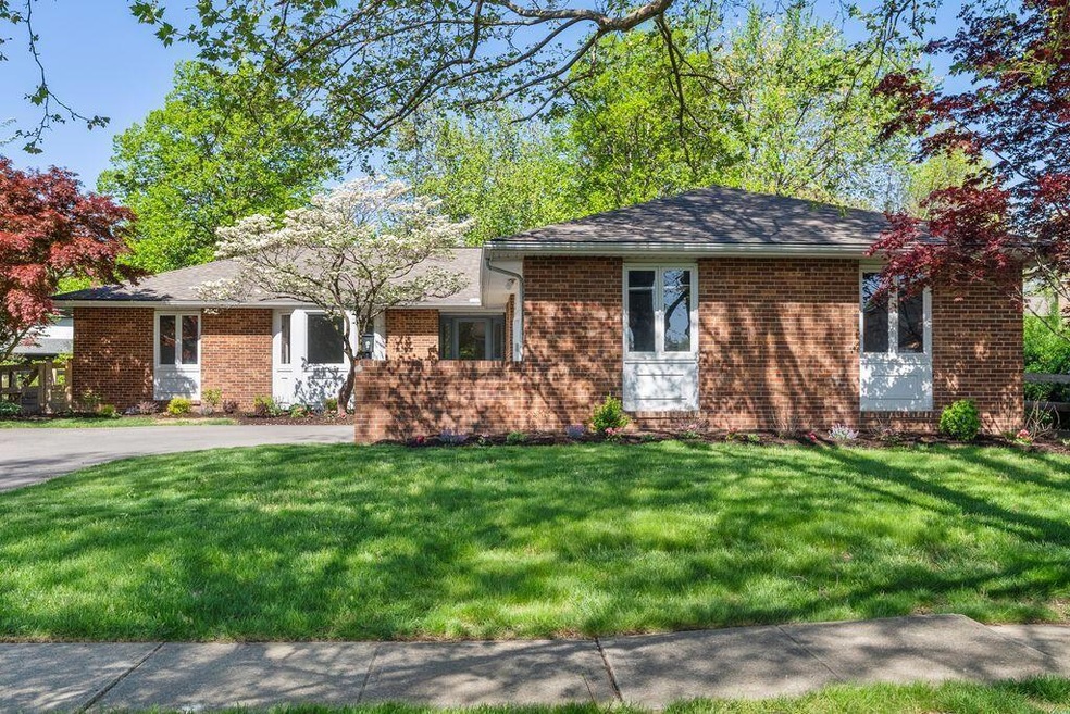 6887 Glade St.