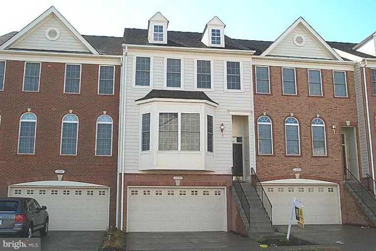 25285 Nesting Square, Chantilly, VA 20152 - photo 1