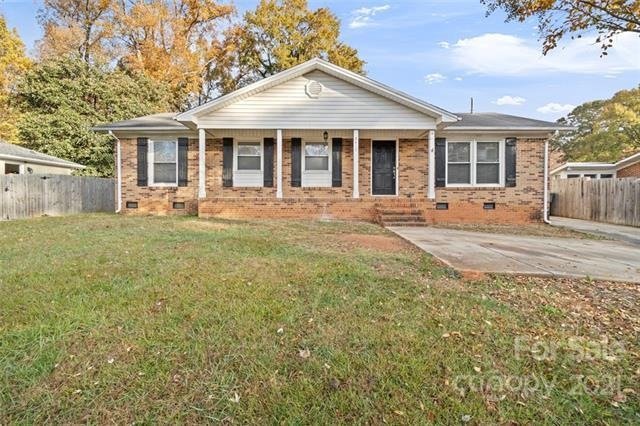 ALL BRICK, 3 Bedroom, Ranch style Home with covere
