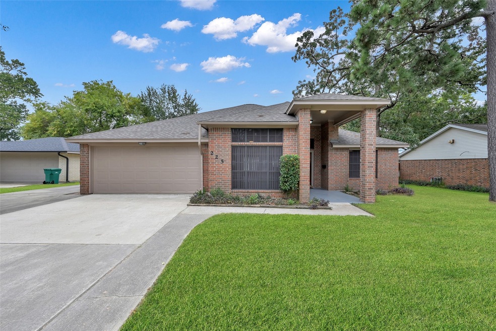 Welcome Home to 225 Oak Hollow!