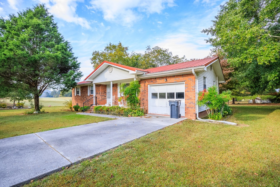 1006 Evaline St, LaFayette, GA