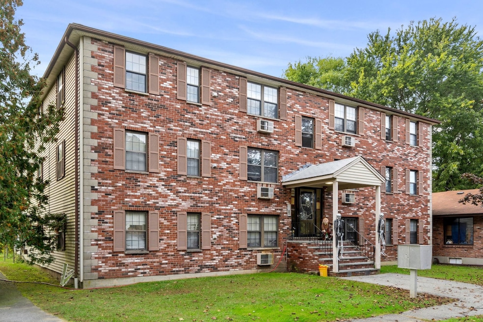 26 Chandler Ave unit 11, Plaistow, NH 03865 - photo 1