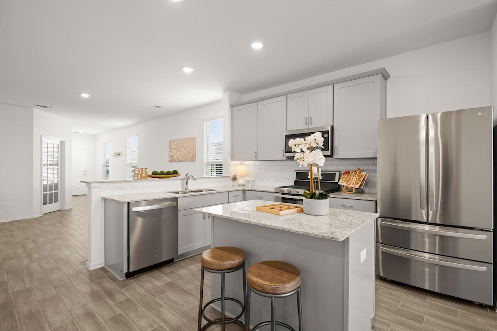 Kitchen with appliances with stainless steel fini