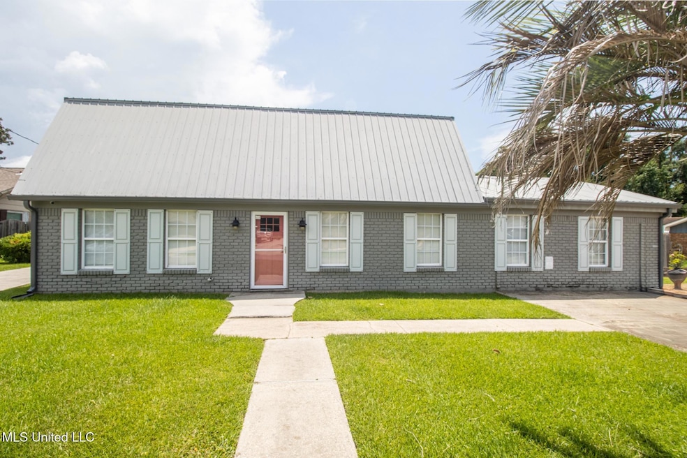 108 Boggs Exterior Front