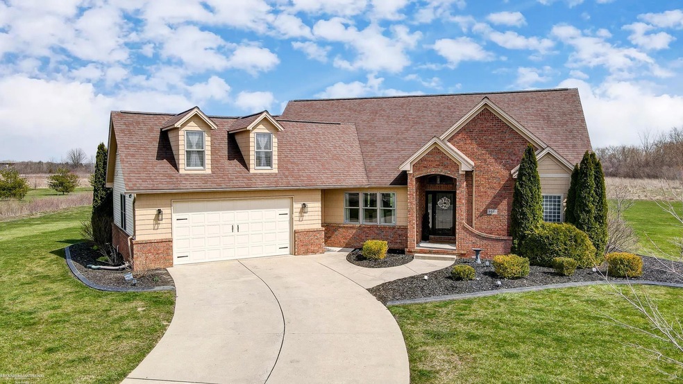 9521 Lazy Oak Dr, Carleton, MI 48117 - photo 1