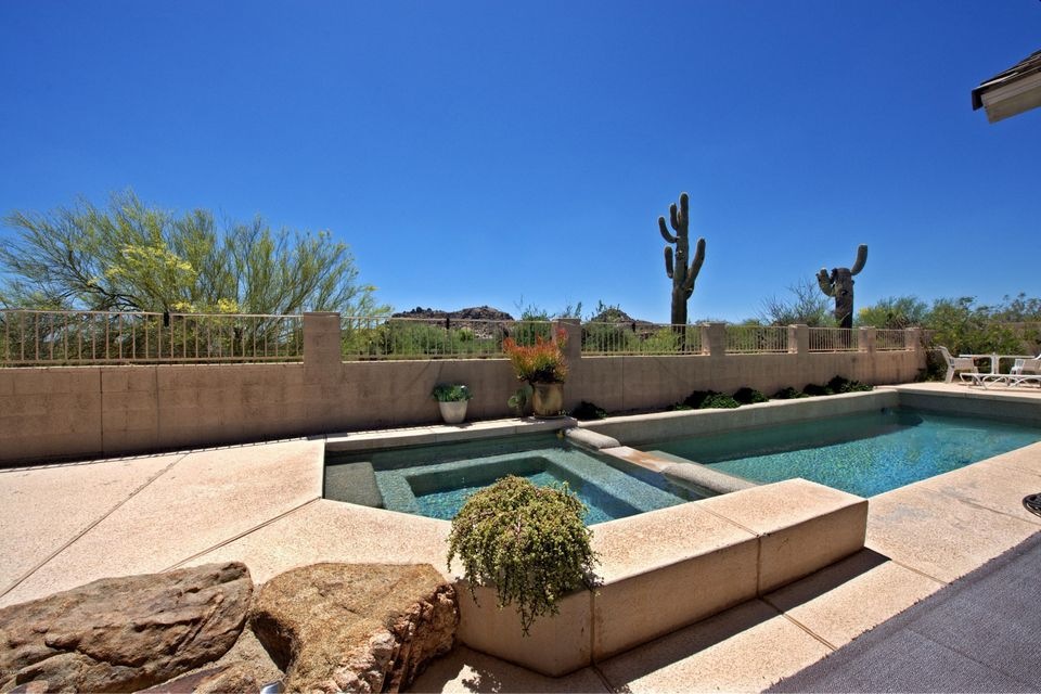 001_Amazing Pool Views