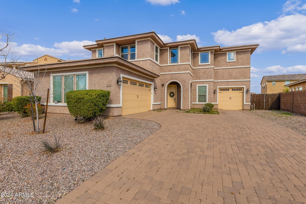 2514 E Lindrick Dr-1
