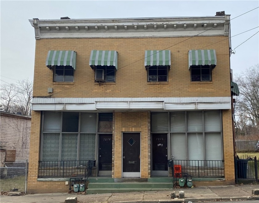 Was a Duplex with 2 storefronts on bottom & 2 apts. on Top!