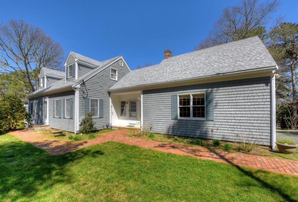 923 Old Post Rd, Cotuit, MA 02635 - photo 1