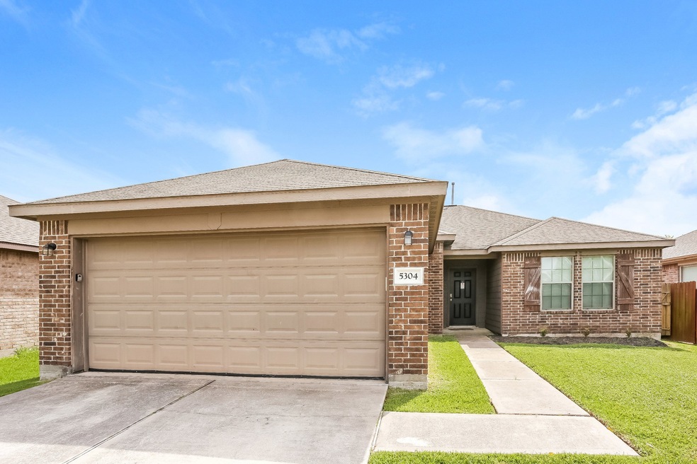 5304 Carmichael Cir, Alvin, TX 77511 - photo 1