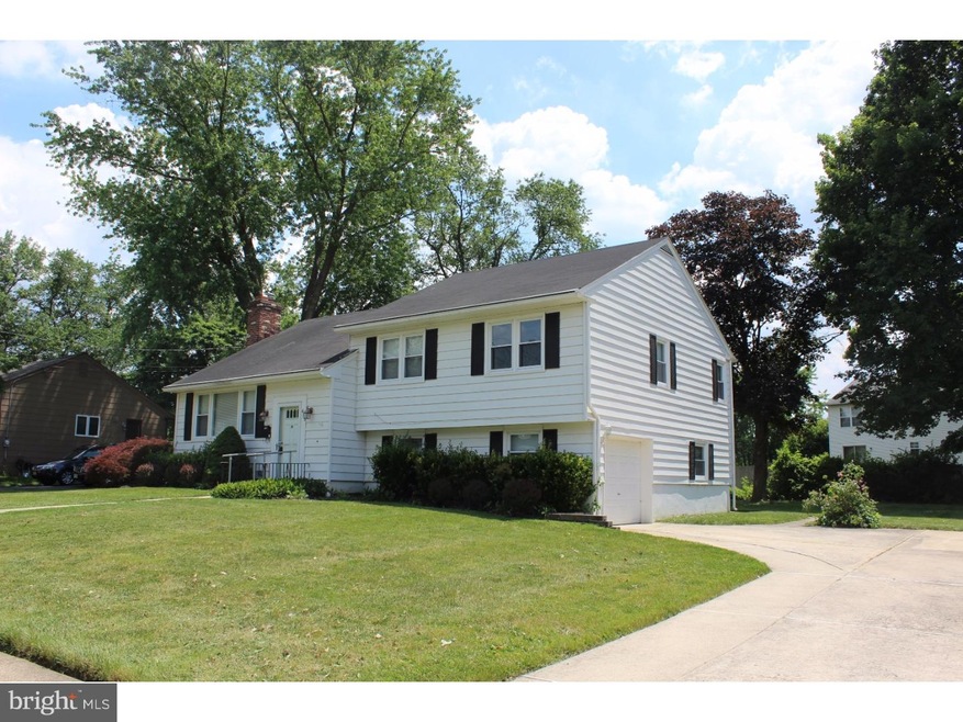 438 Parkview Dr, Mount Holly, NJ 08060 - photo 1