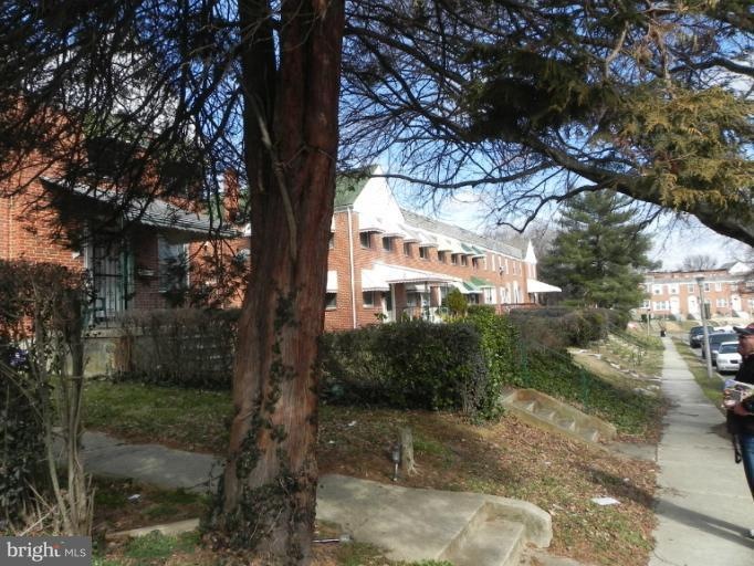 518 Lucia Ave, Baltimore, MD 21229 - photo 1