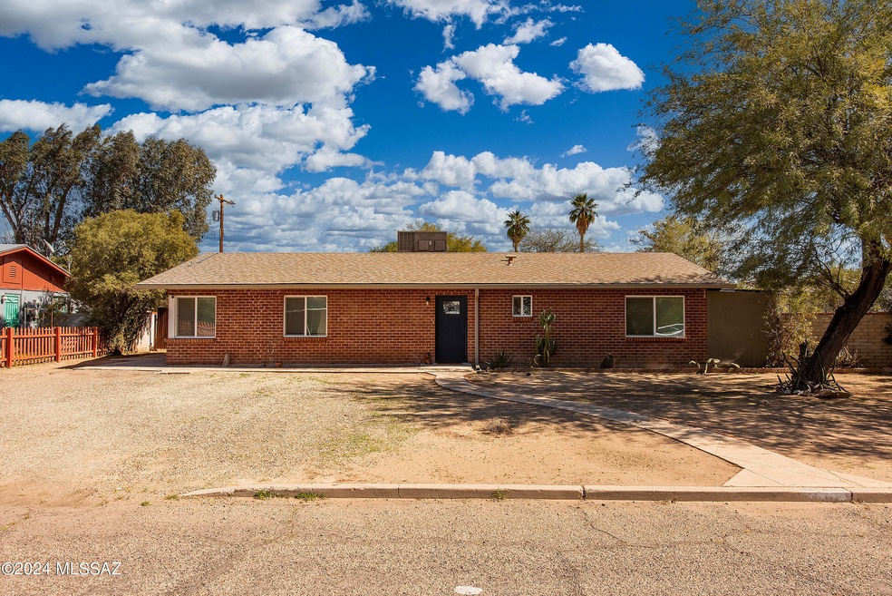 3318 N Tovar