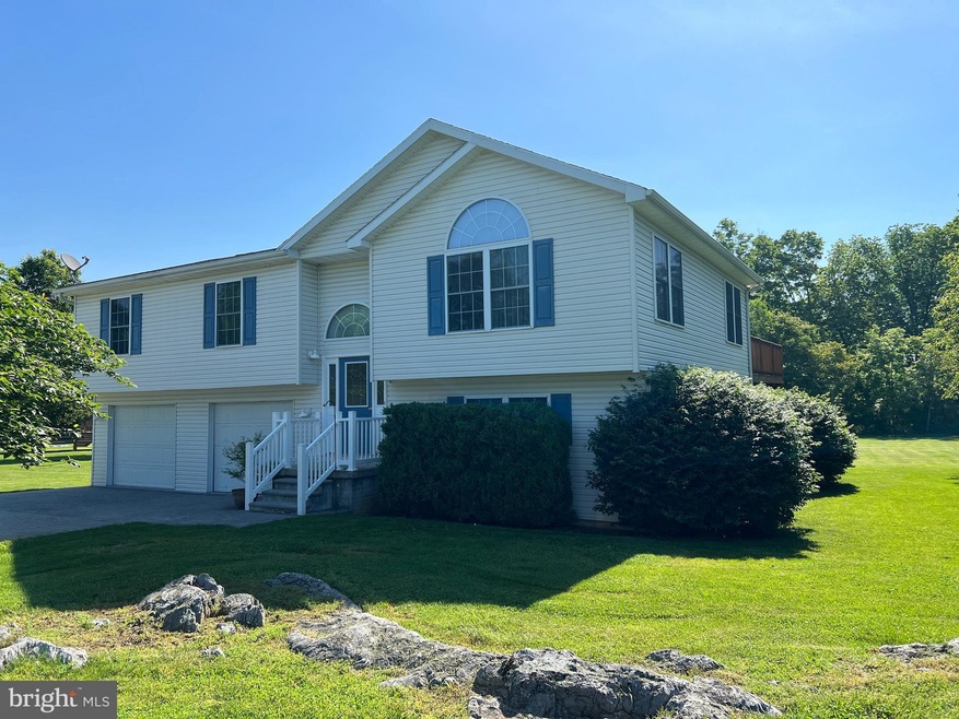 308 Hollida Ln, Martinsburg, WV 25404 - photo 1