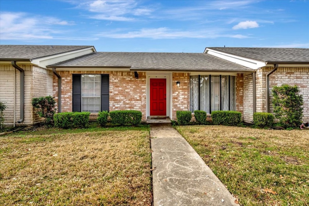 3910 Laura Leigh Dr, Friendswood, TX 77546 - photo 1