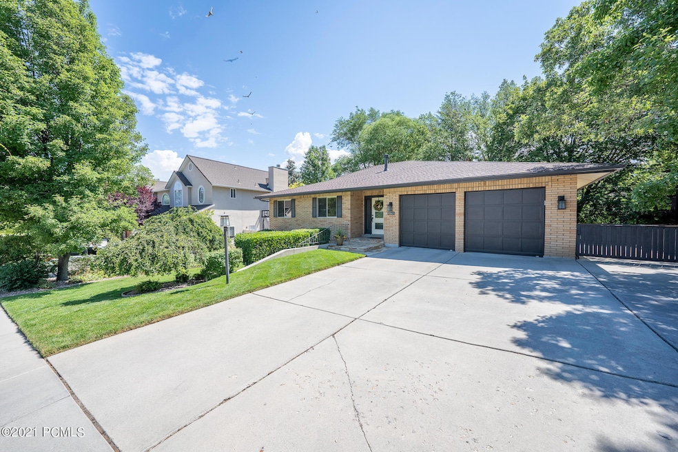 8163 Miranda Ln, Sandy, UT 84093 - photo 1