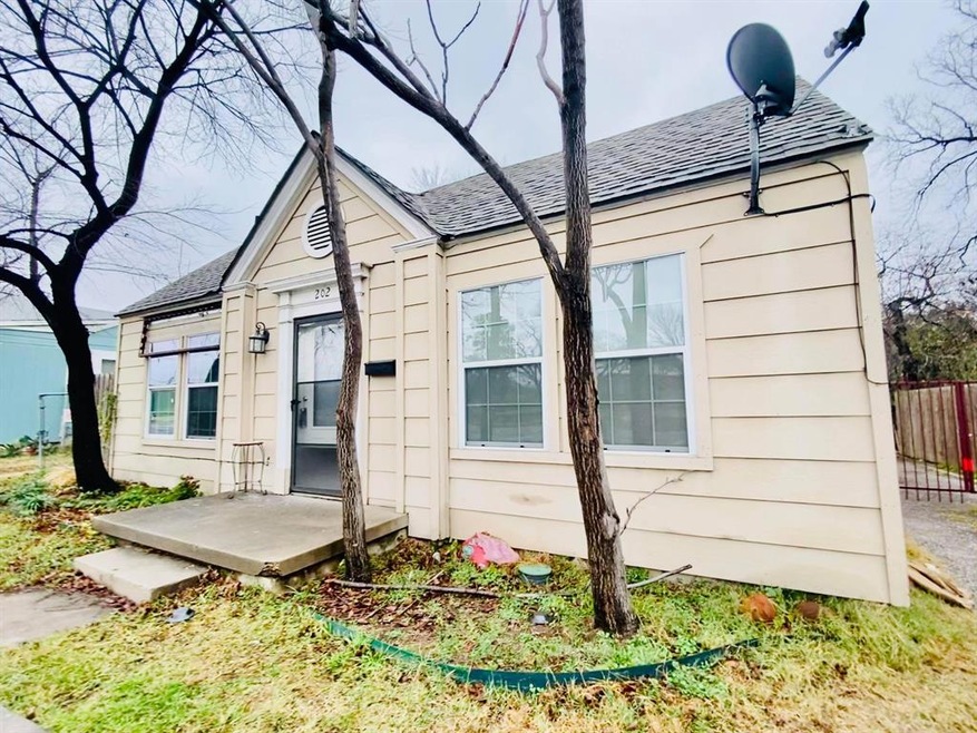 202 N Riverside Dr, Fort Worth, TX 76111 - photo 1