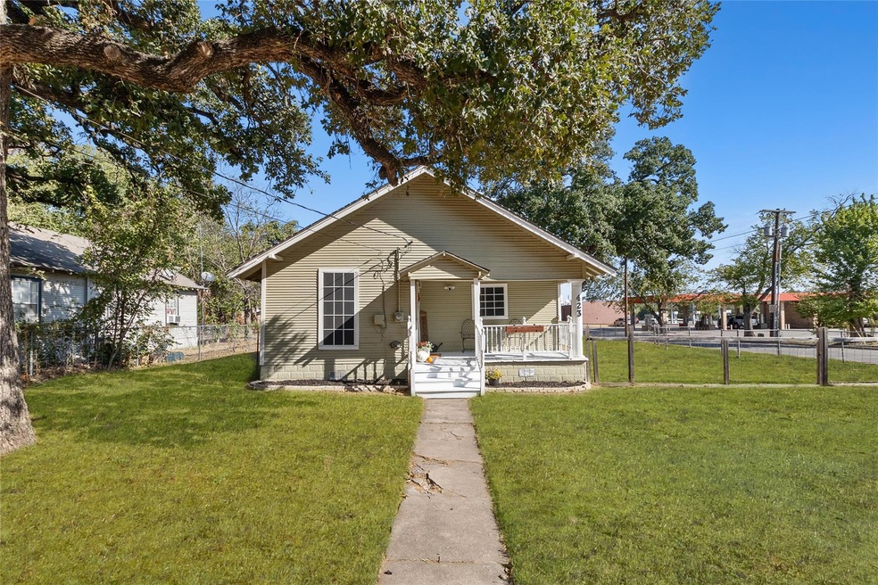 423 E Josephine St, Weatherford, TX 76086 - photo 1