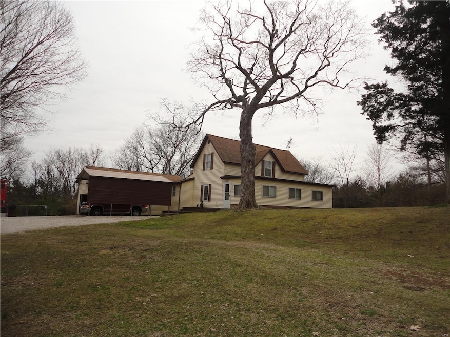 Spacious home with 5 acres  Hillsboro Schools