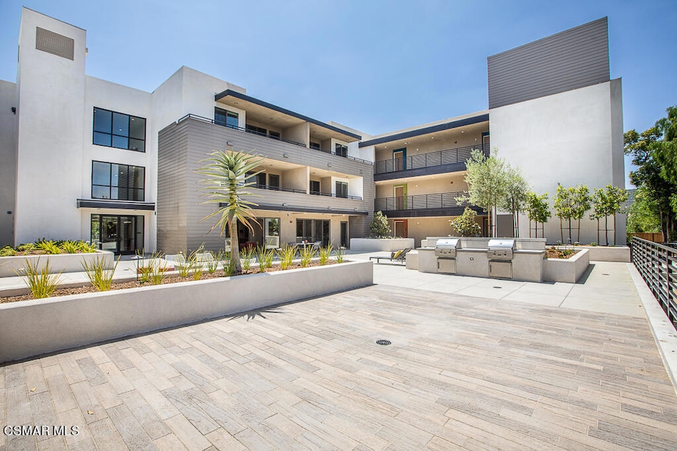 77 N Conejo School Rd unit 208, Thousand Oaks, CA 91362 - photo 1