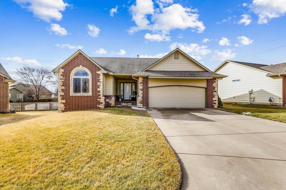 Welcome to a world of living at 728 Timberleaf Cir
