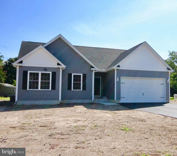 215 Hanley St, Harrington, DE 19952 - photo 1