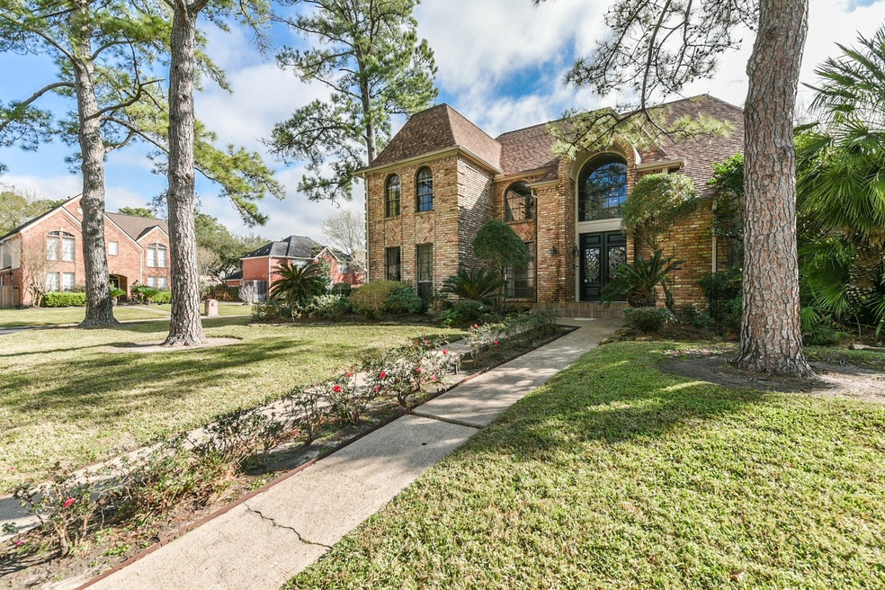 7218 Holder Forest Cir, Houston, TX 77088 - photo 1