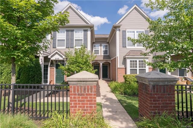 Upper level ranch condo