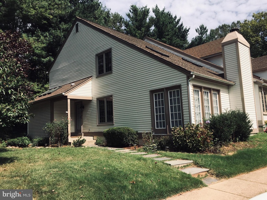 10001 Beacon Pond Ln, Burke, VA 22015 - photo 1