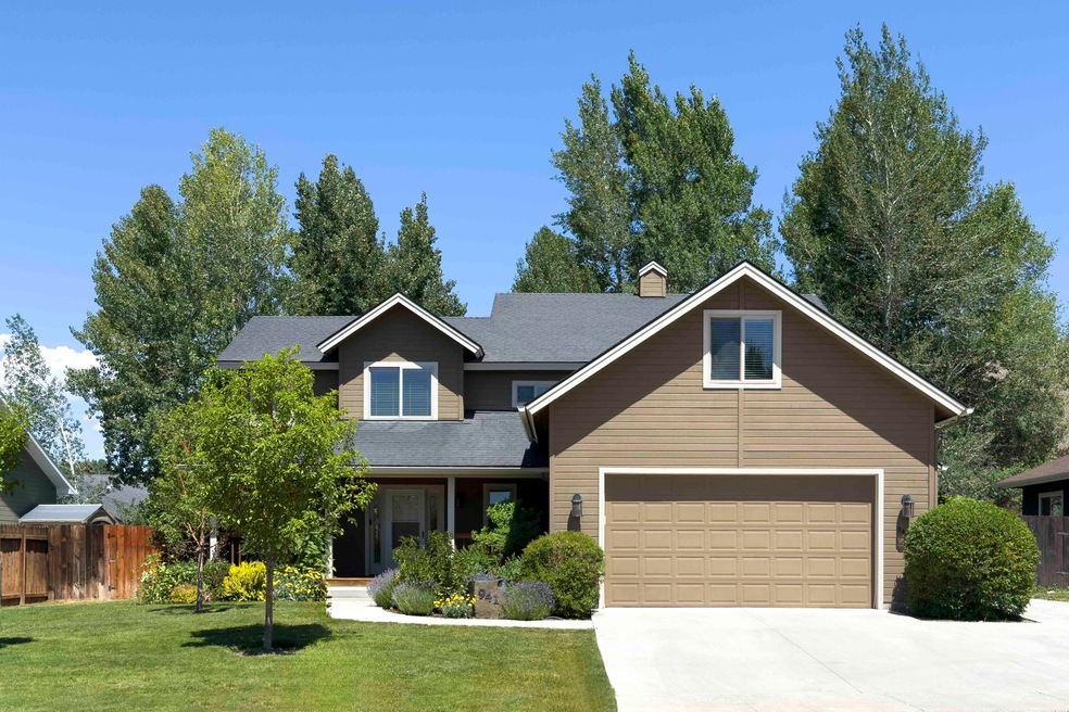 Under Contract $989,000