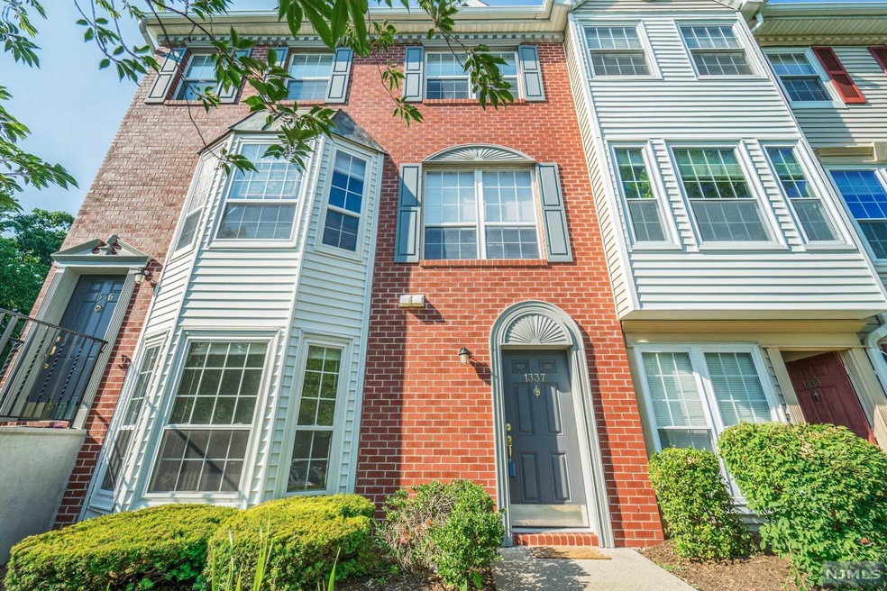 1337 Lavender Ct, Mahwah, NJ 07430 - photo 1