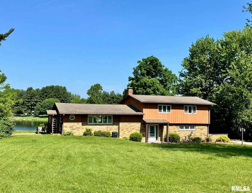 203 Leland Lake Dr, Jacksonville, IL 62650 - photo 1