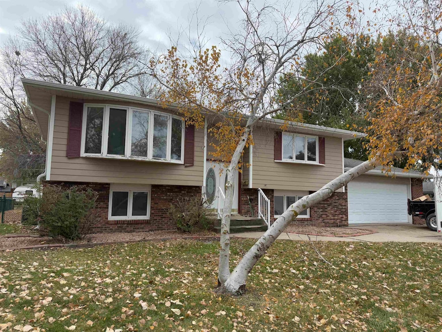 918 W Reid Ave, North Platte, NE 69101 - photo 1