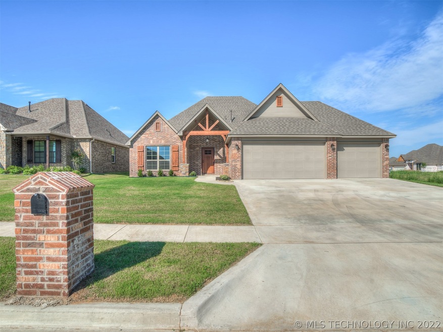 8112 N 77th East Ave, Owasso, OK 74055 - photo 1