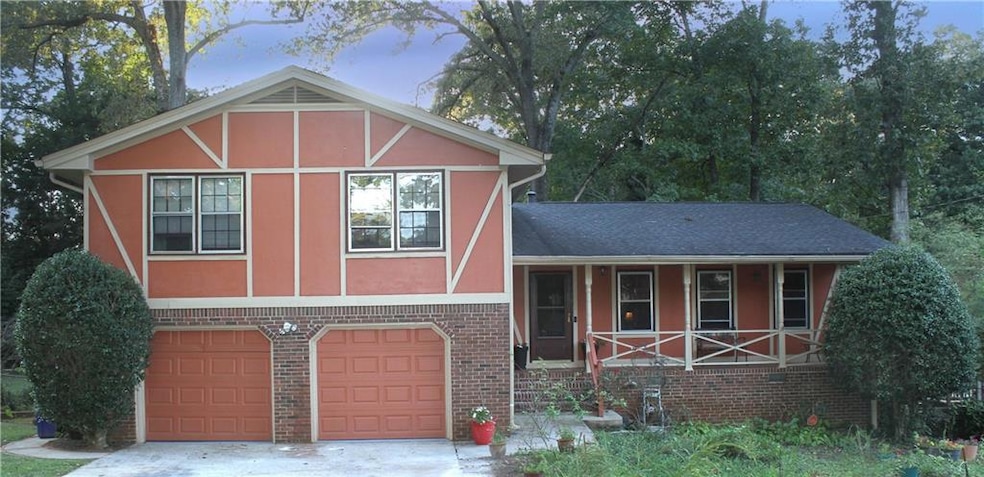 Big, Beautiful, RARE split foyer on a finished basement!!