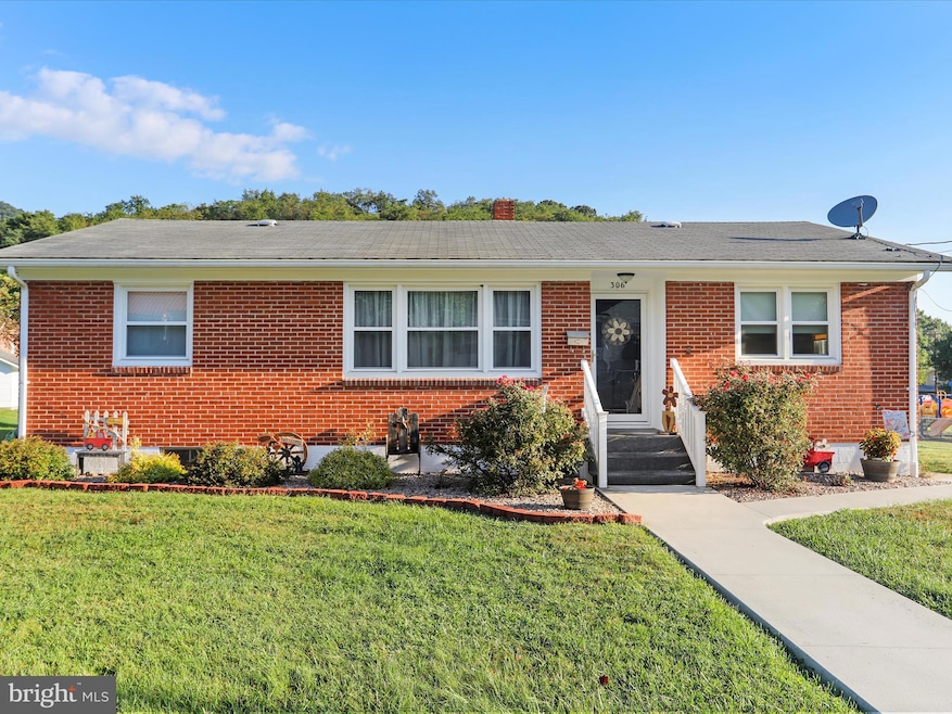 306 S E St, Keyser, WV 26726 - photo 1