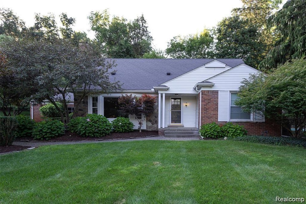 4491 Chamberlain Dr, Bloomfield Hills, MI 48301 - photo 1