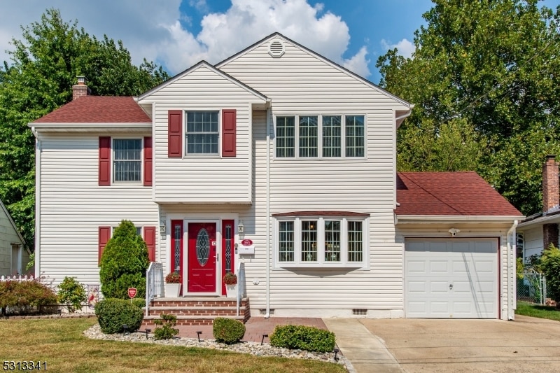 565 Hemlock St, Rahway, NJ 07065 - photo 1